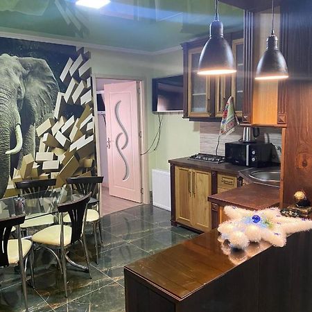 Art Hole Bed & Breakfast Kutaisi Bagian luar foto