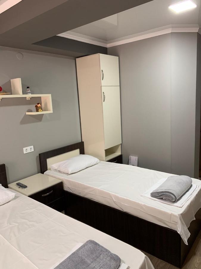 Art Hole Bed & Breakfast Kutaisi Bagian luar foto