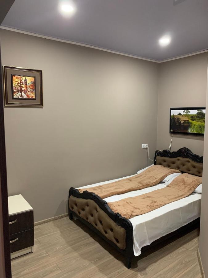 Art Hole Bed & Breakfast Kutaisi Bagian luar foto