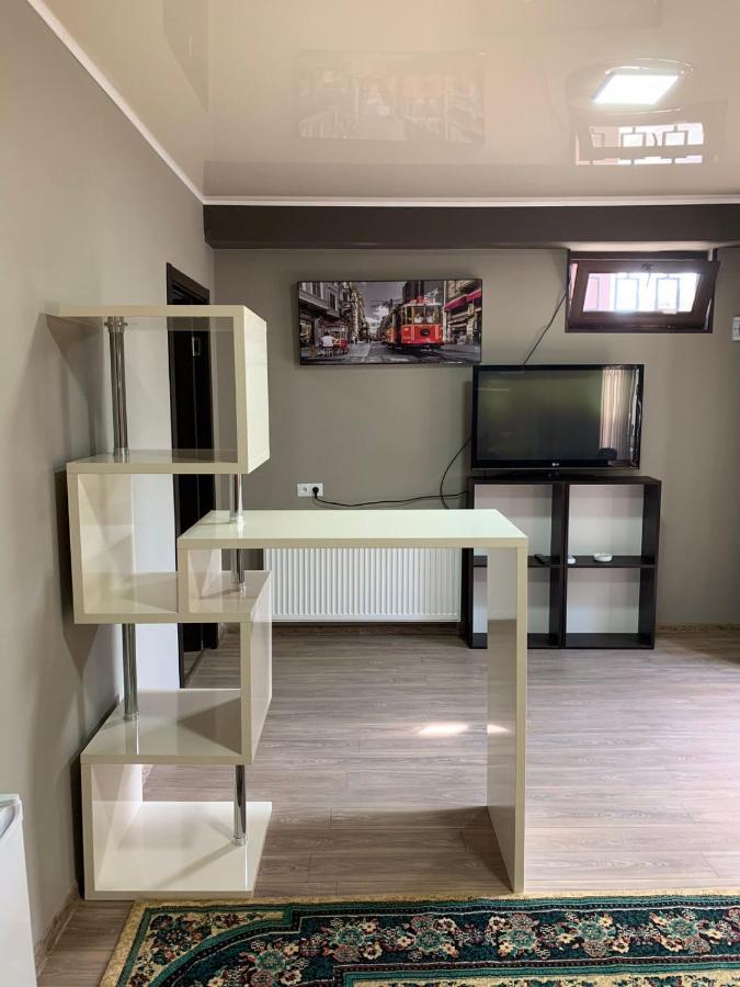 Art Hole Bed & Breakfast Kutaisi Bagian luar foto