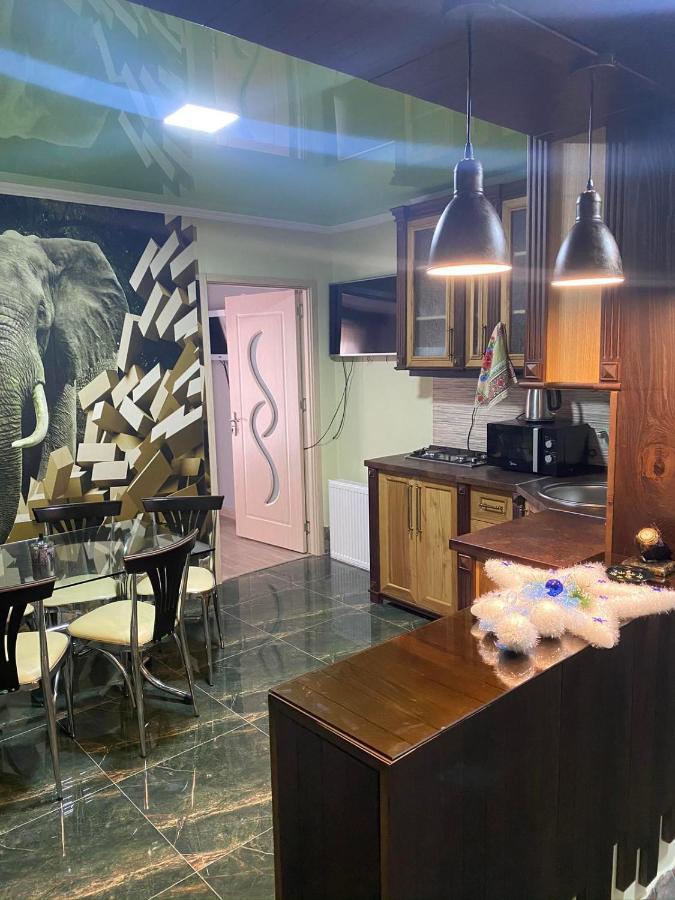 Art Hole Bed & Breakfast Kutaisi Bagian luar foto
