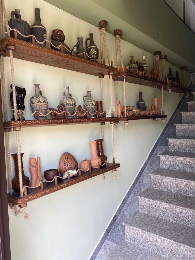 Art Hole Bed & Breakfast Kutaisi Bagian luar foto