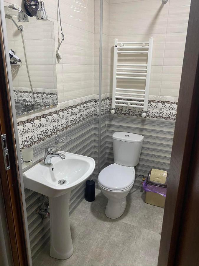 Art Hole Bed & Breakfast Kutaisi Bagian luar foto