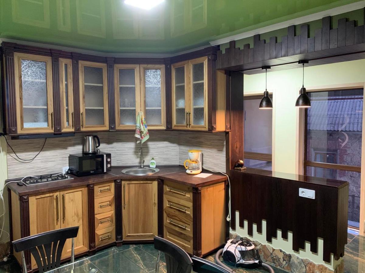 Art Hole Bed & Breakfast Kutaisi Bagian luar foto