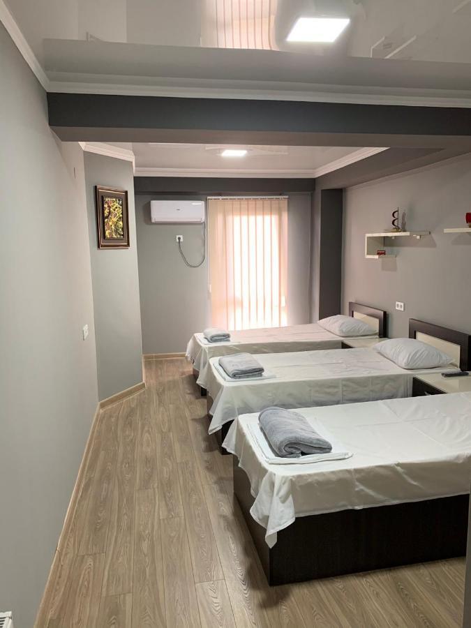 Art Hole Bed & Breakfast Kutaisi Bagian luar foto