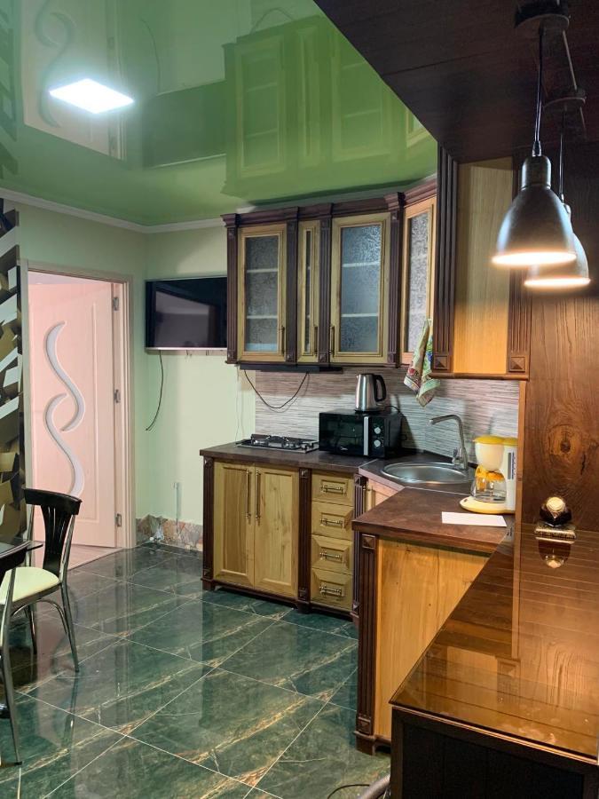 Art Hole Bed & Breakfast Kutaisi Bagian luar foto