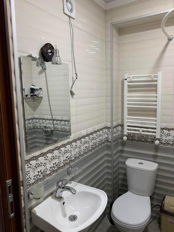 Art Hole Bed & Breakfast Kutaisi Bagian luar foto