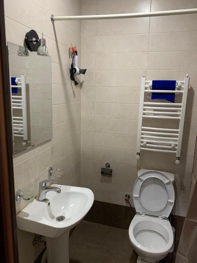 Art Hole Bed & Breakfast Kutaisi Bagian luar foto