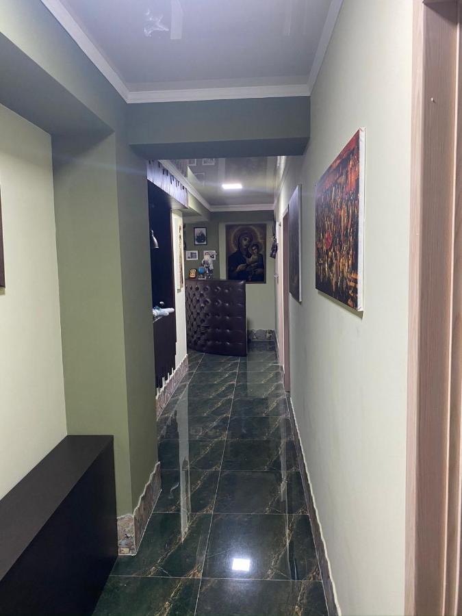Art Hole Bed & Breakfast Kutaisi Bagian luar foto