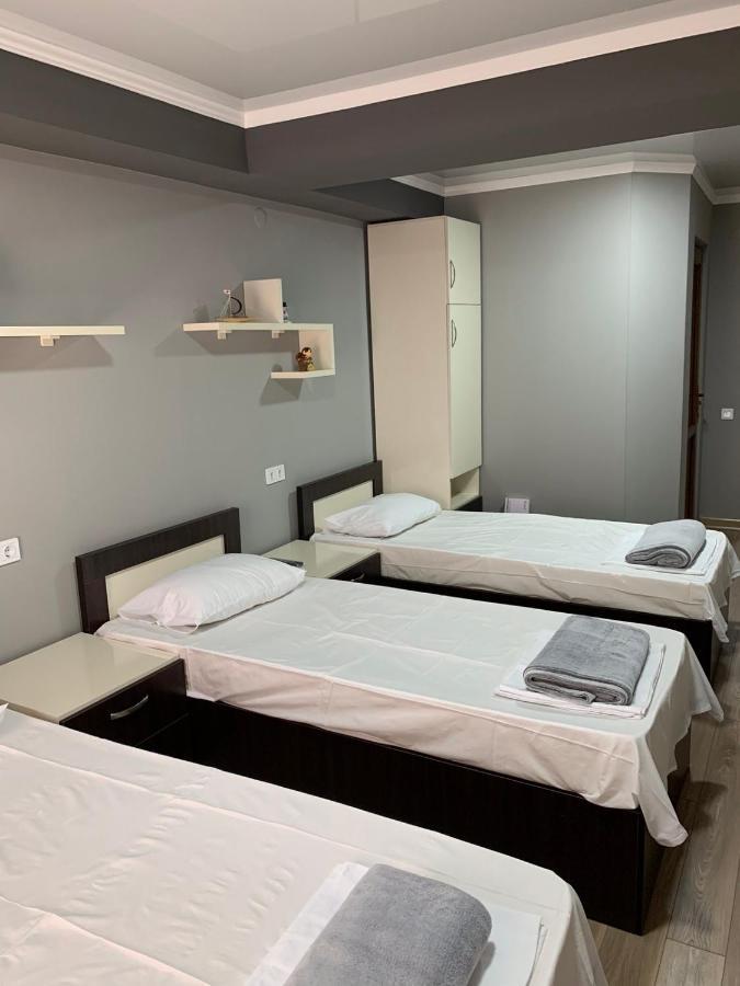 Art Hole Bed & Breakfast Kutaisi Bagian luar foto