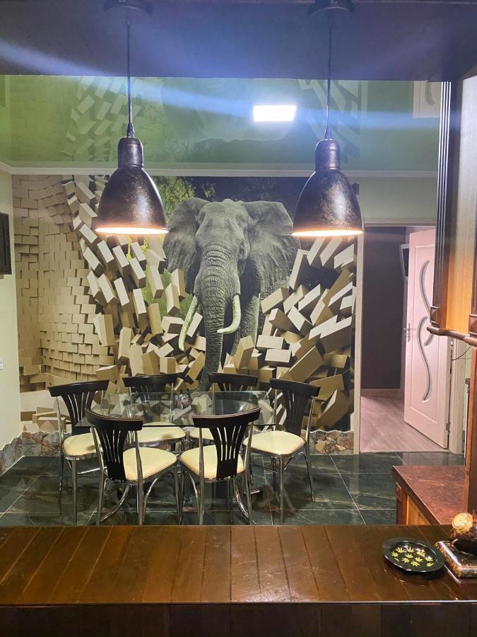 Art Hole Bed & Breakfast Kutaisi Bagian luar foto