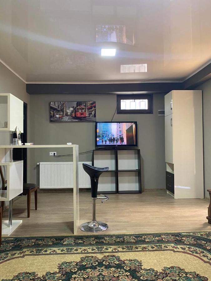 Art Hole Bed & Breakfast Kutaisi Bagian luar foto