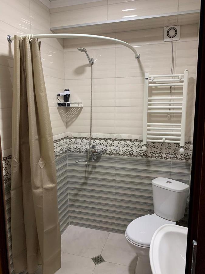 Art Hole Bed & Breakfast Kutaisi Bagian luar foto